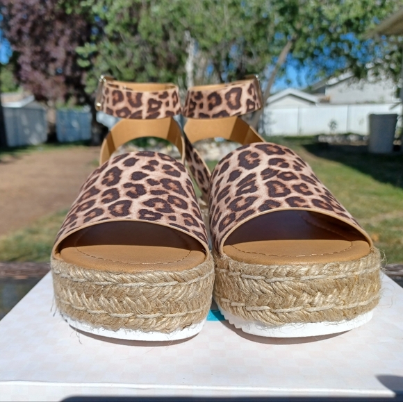 SODA brand sandals, size 6.5 - Picture 2 of 5